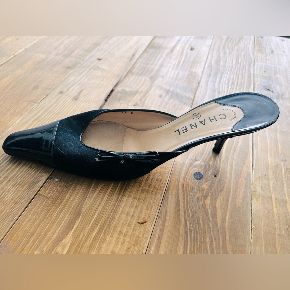 Vintage black Chanel pumps with decorative bow size Europe 42 great condition!